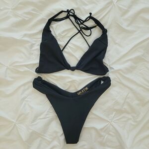 Skatie bikini set - Black - Sarah top, Suzanne bottom